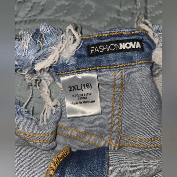 Fashion Nova Women's 2X Distressed Denim Shorts - Picture 2 of 7